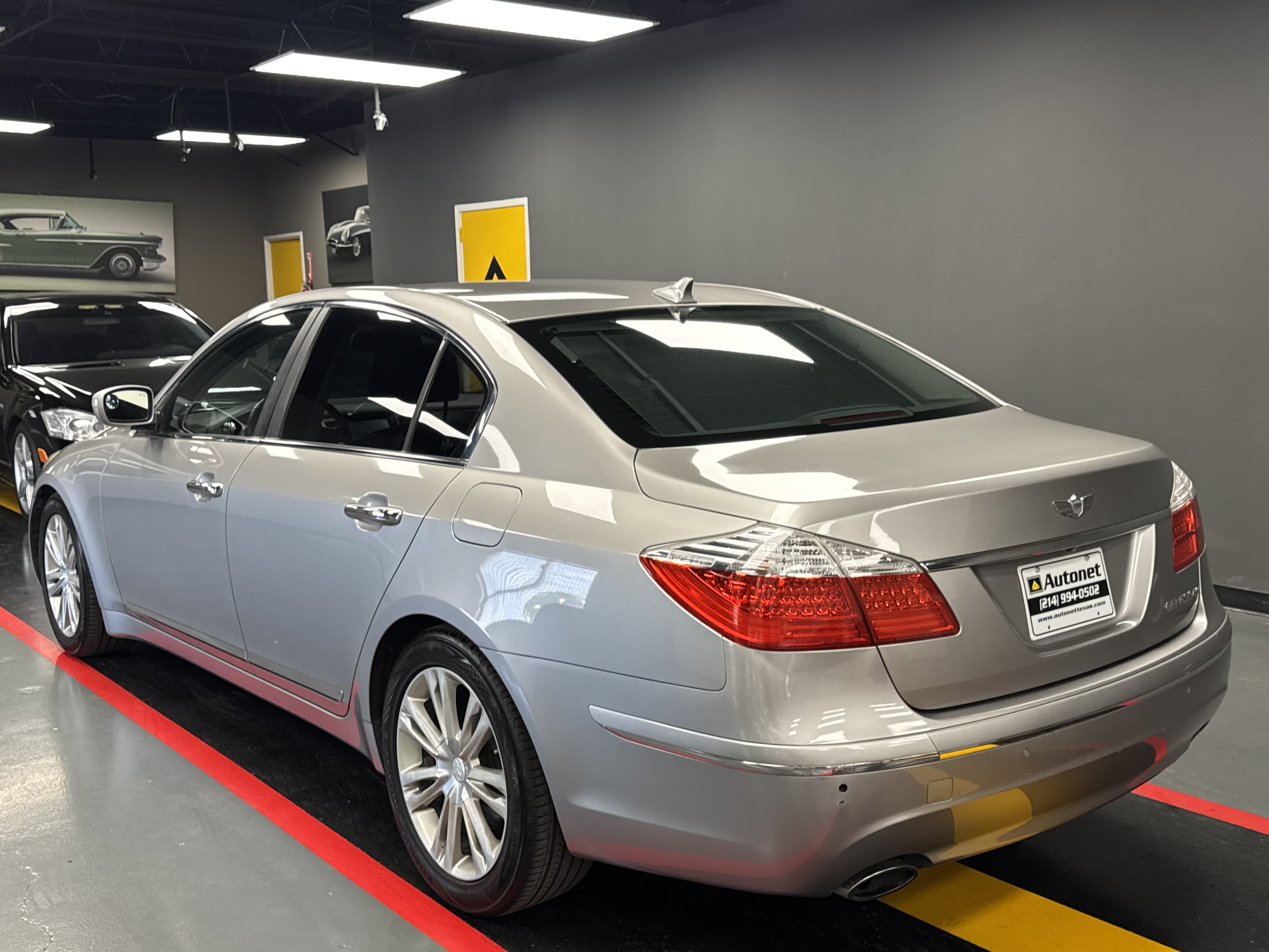 Used 2009 Hyundai Genesis 4.6 w/ Technology Pkg 5 RWD image 3