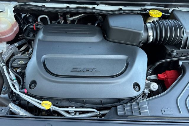 Used 2021 Chrysler Pacifica Touring-L FWD image 56