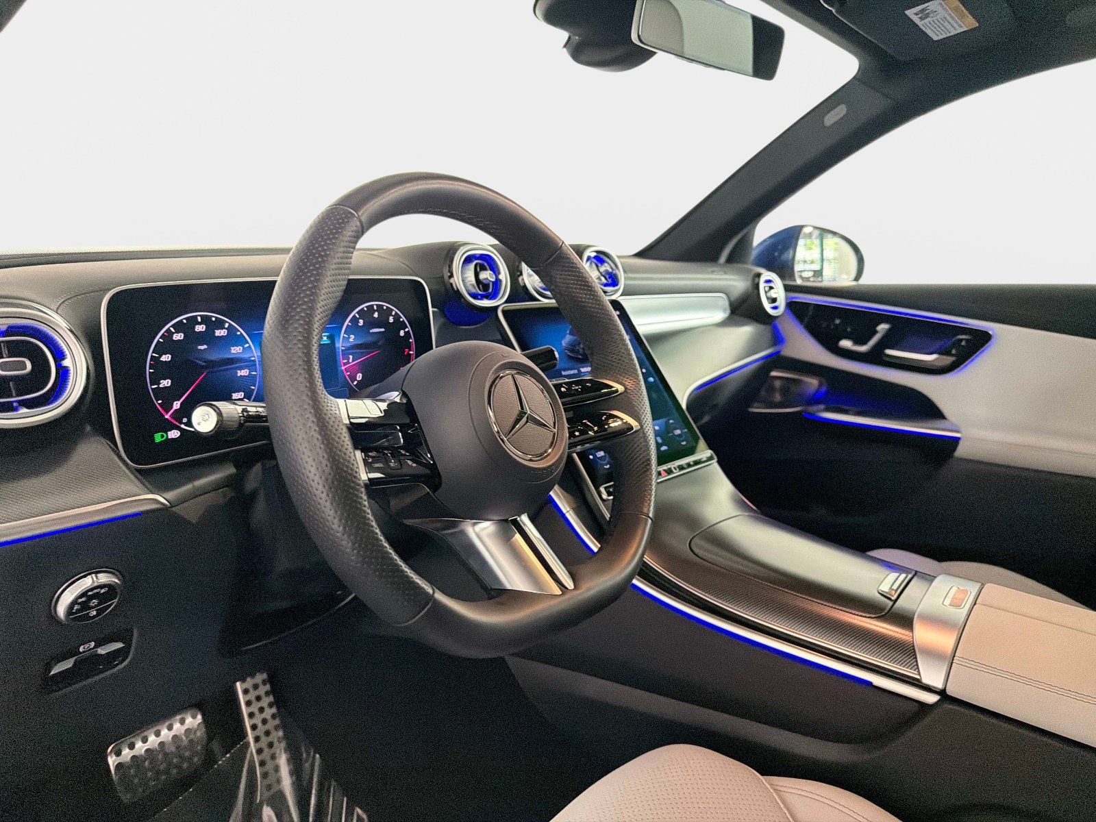 Used 2025 Mercedes-Benz GLC 300 4MATIC w/ AMG Line image 38