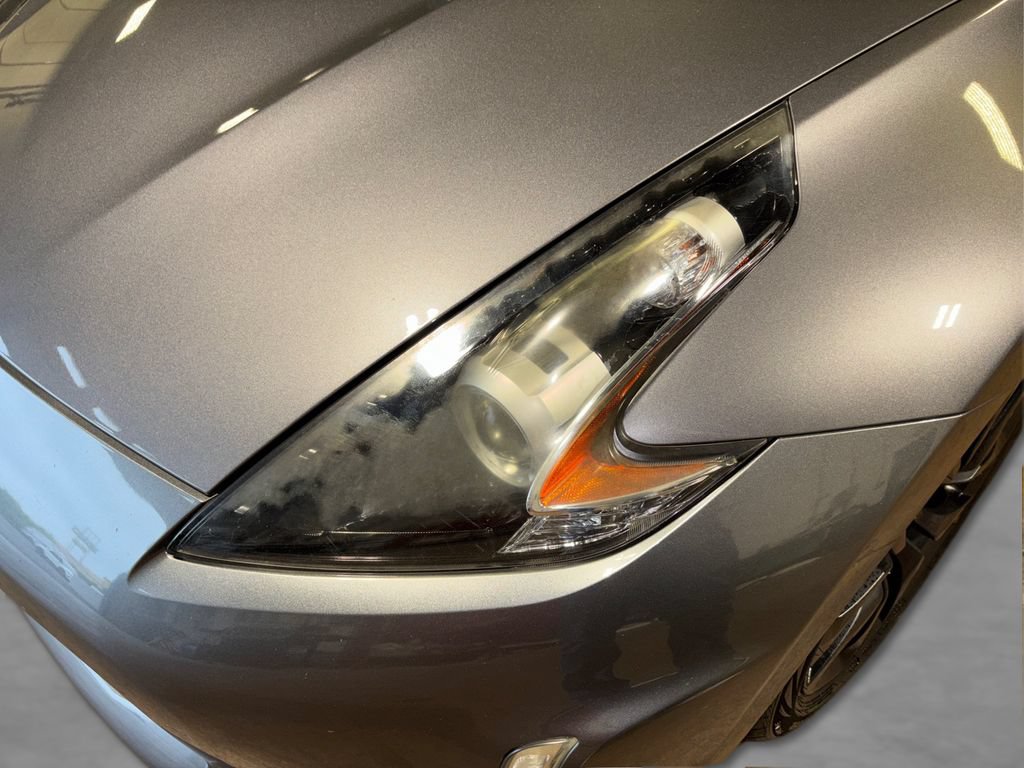 Used 2020 Nissan 370Z Coupe RWD image 19