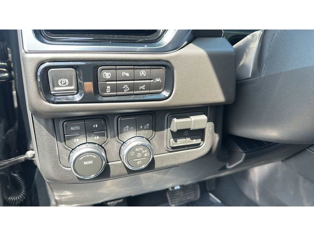 New 2026 GMC Yukon Elevation w/ Elevation Premium Package AWD/4WD image 21
