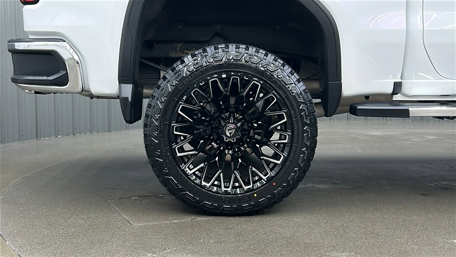 Used 2023 GMC Sierra 1500 SLT image 12