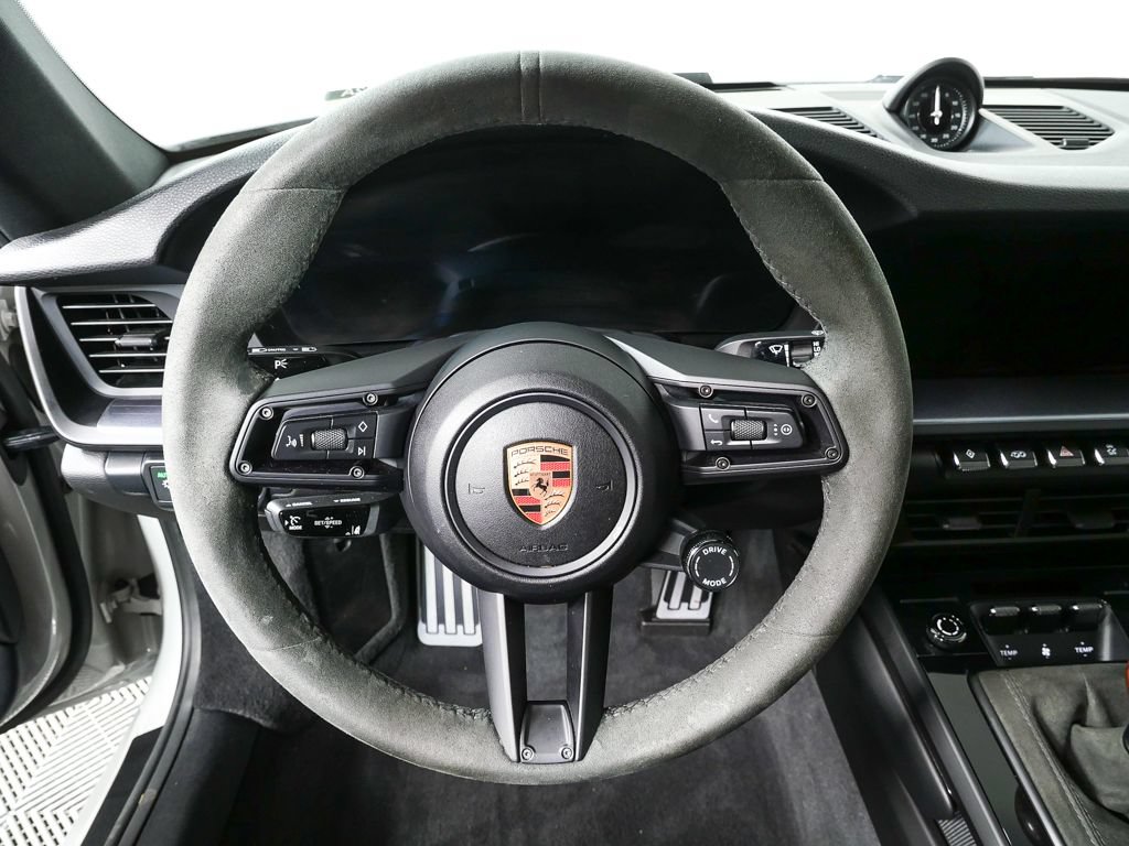 Certified 2025 Porsche 911 Carrera RWD image 9