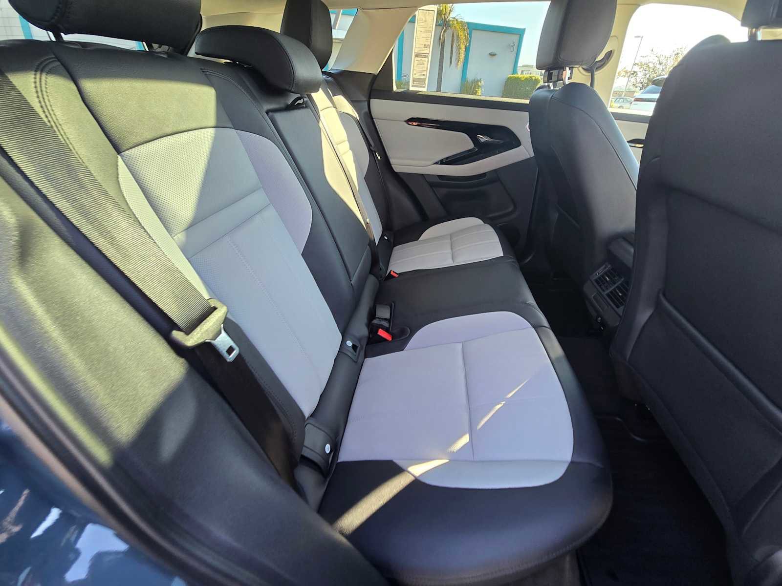 Certified 2025 Land Rover Range Rover Evoque Dynamic SE image 14