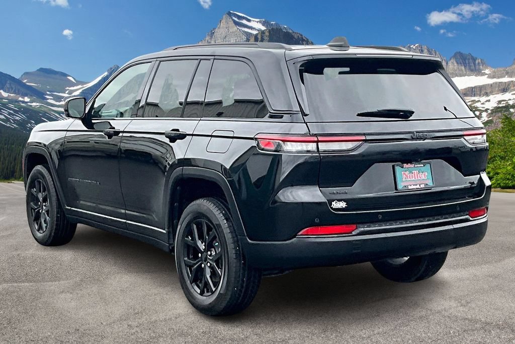 Used 2024 Jeep Grand Cherokee Altitude AWD/4WD image 13