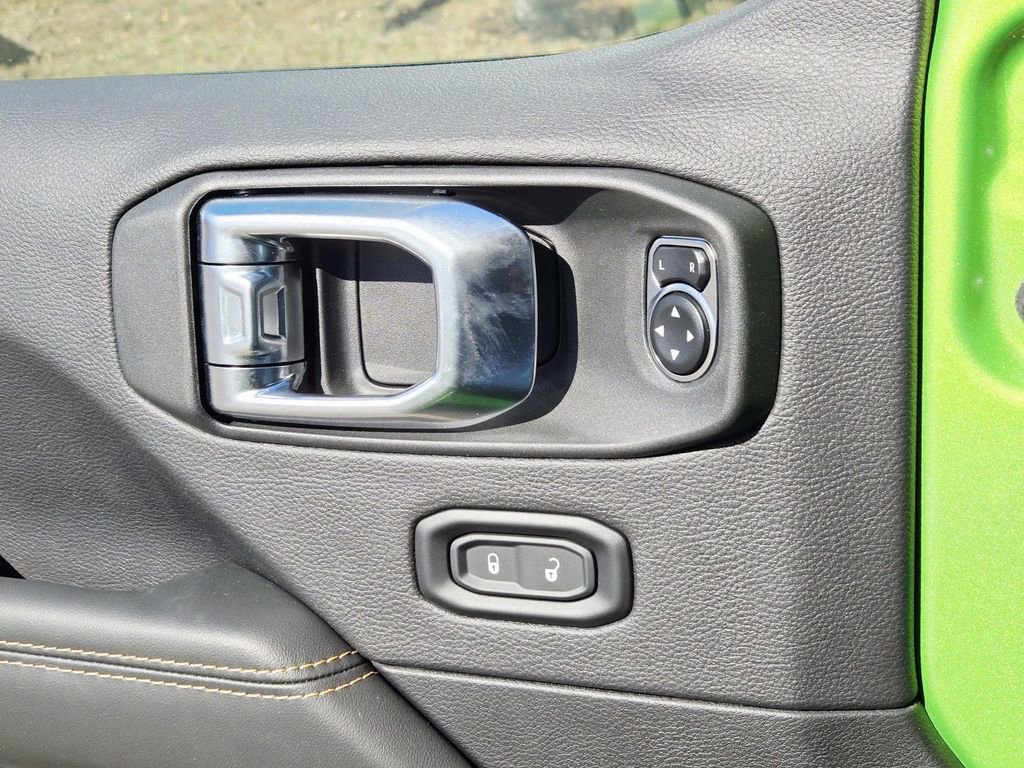 Certified 2025 Jeep Gladiator Sport image 37