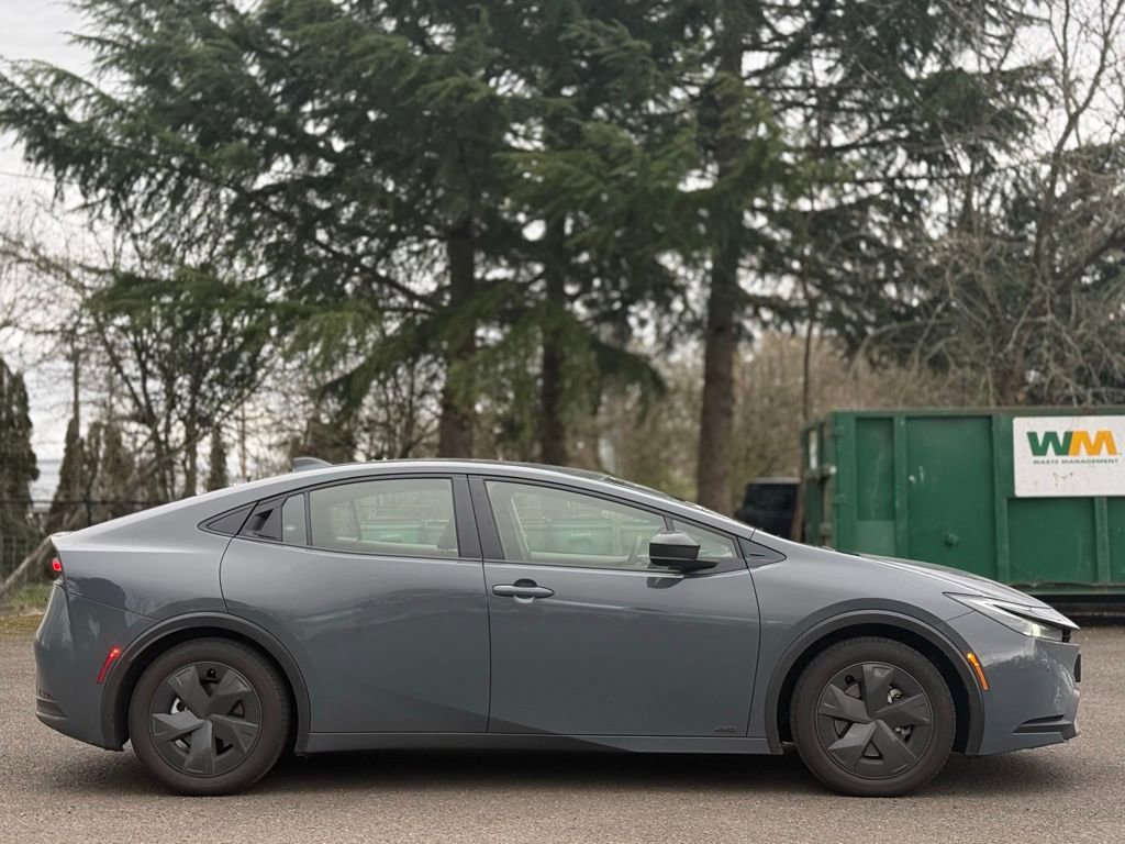 Used 2023 Toyota Prius LE image 6