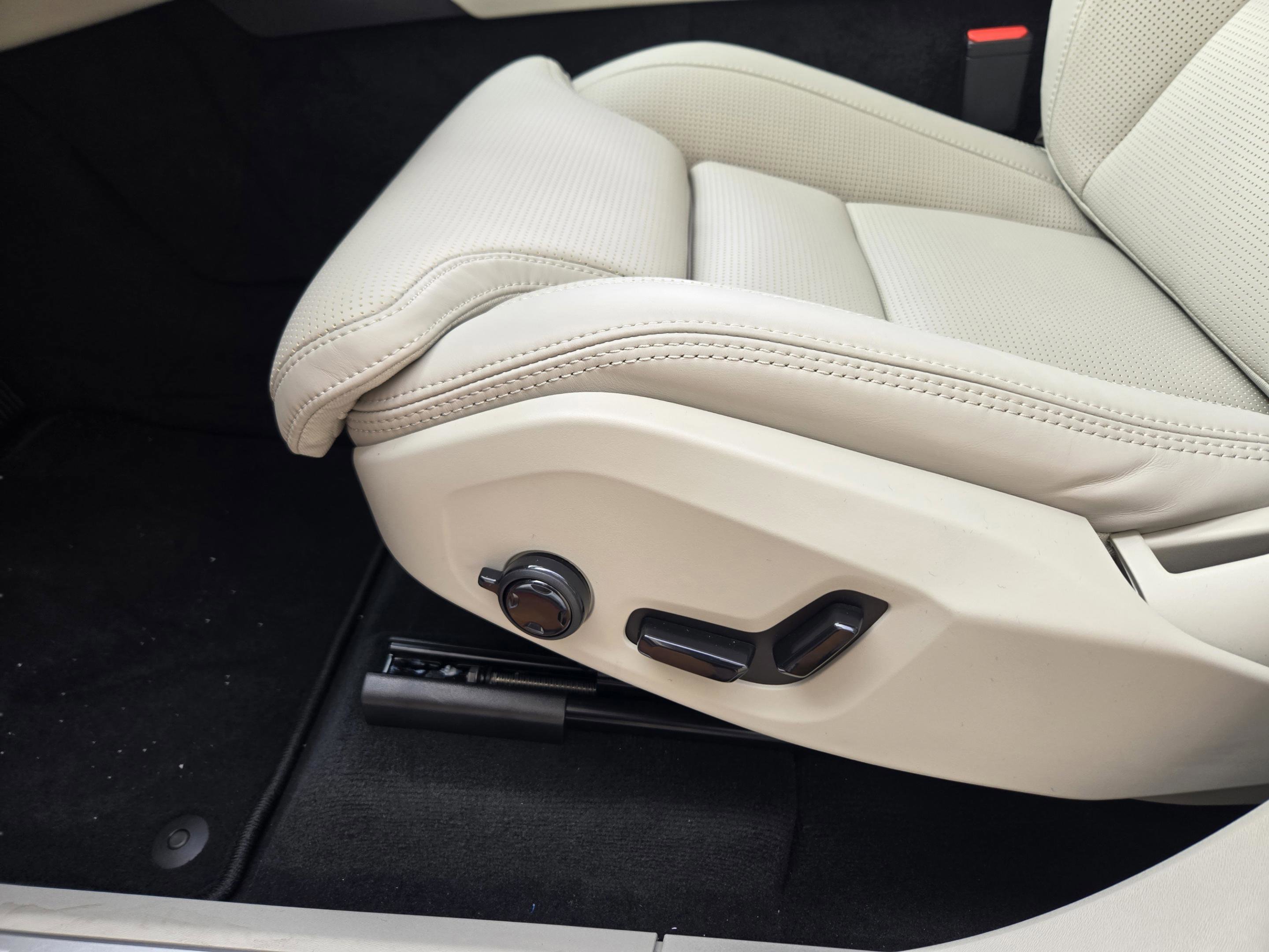 New 2026 Volvo XC90 T8 Ultra w/ Lounge Package AWD/4WD image 19