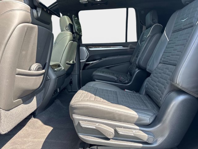 Certified 2025 Cadillac Escalade ESV Sport Platinum AWD/4WD image 13