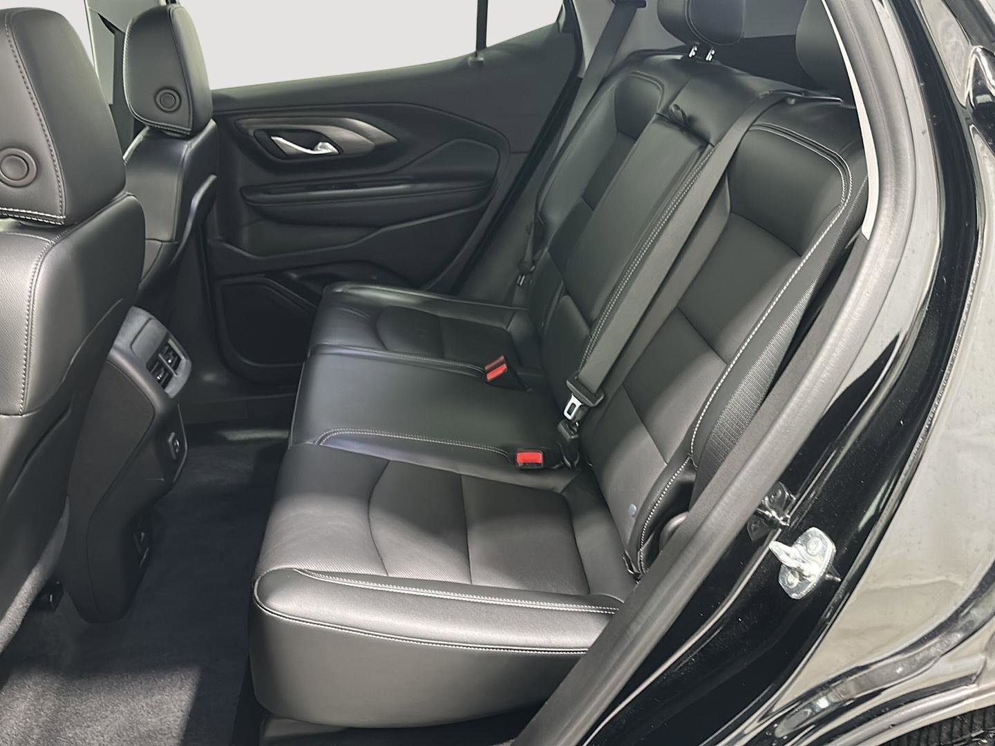 Used 2024 GMC Terrain SLT image 22