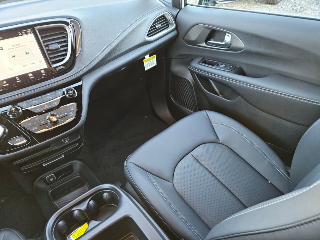 New 2026 Chrysler Pacifica Select image 15