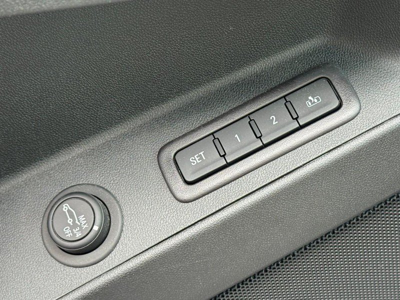 Used 2022 Chevrolet Equinox Premier w/ LPO, Floor Liner Package AWD/4WD image 16