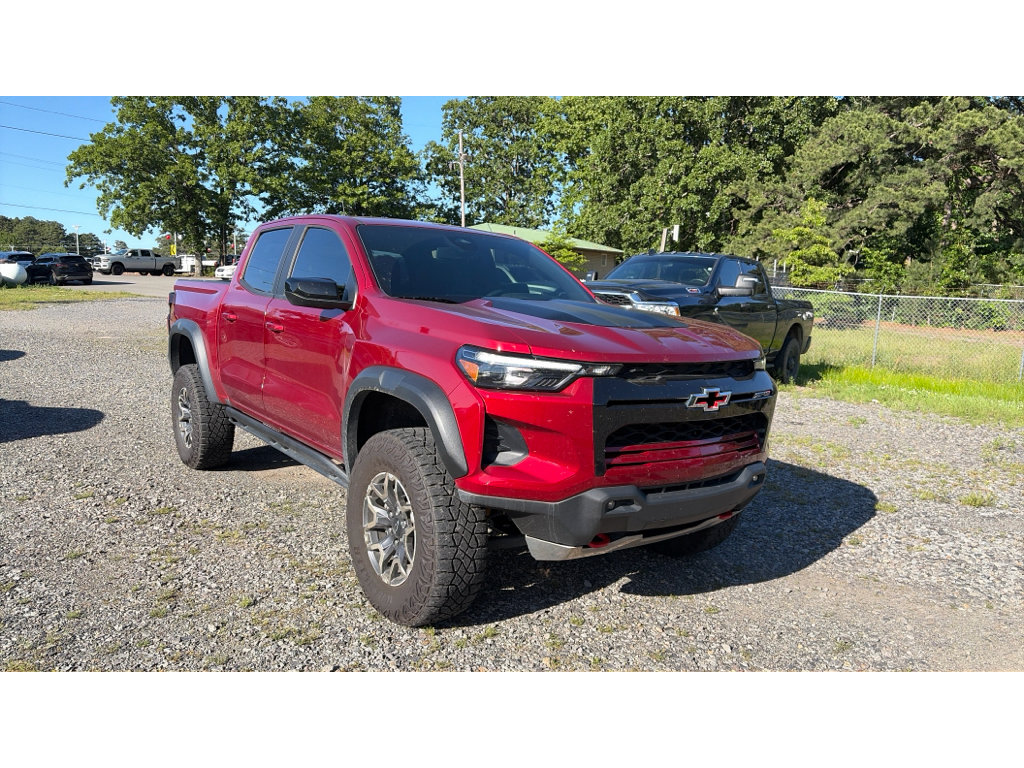 Used 2023 Chevrolet Colorado ZR2 AWD/4WD image 2