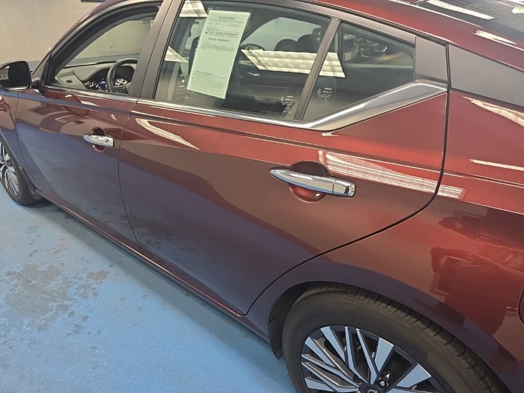 Used 2024 Nissan Altima 2.5 SV FWD image 11