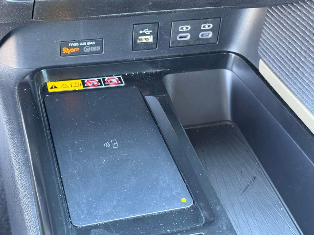 Used 2025 Toyota Camry SE w/ Convenience Package FWD image 33