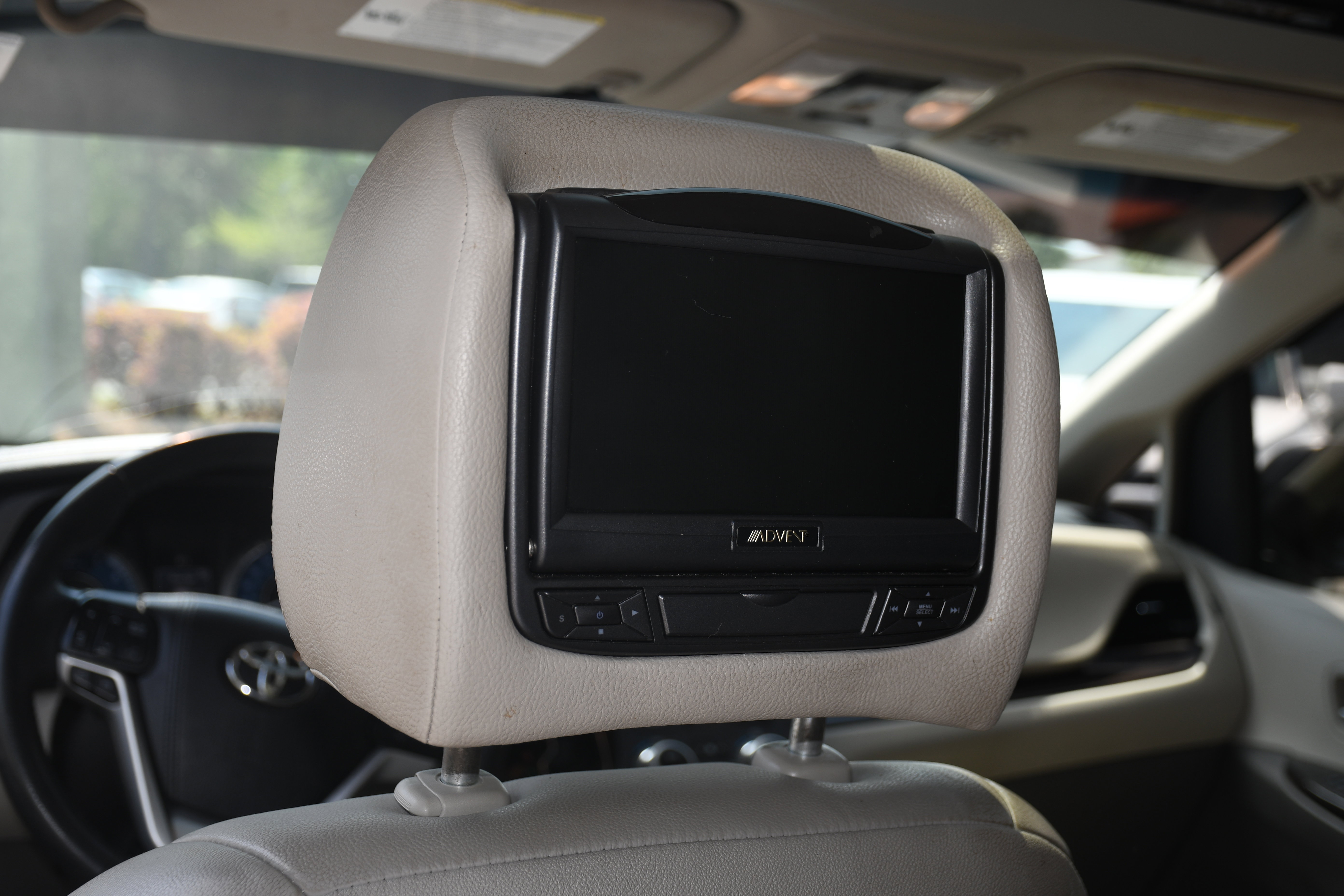 Used 2017 Toyota Sienna XLE w/ XLE Navigation Package FWD image 18