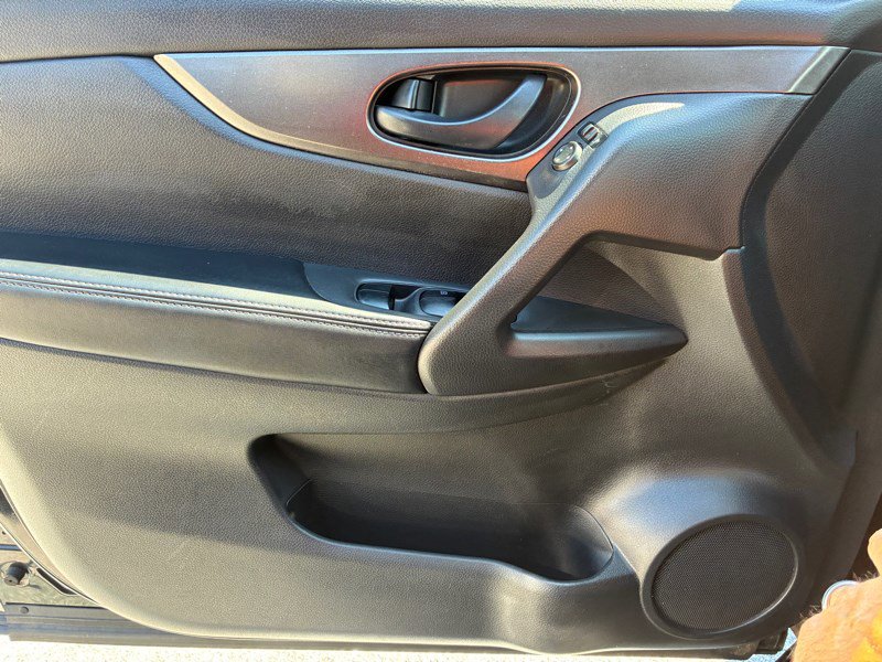 Used 2018 Nissan Rogue Sport S image 13
