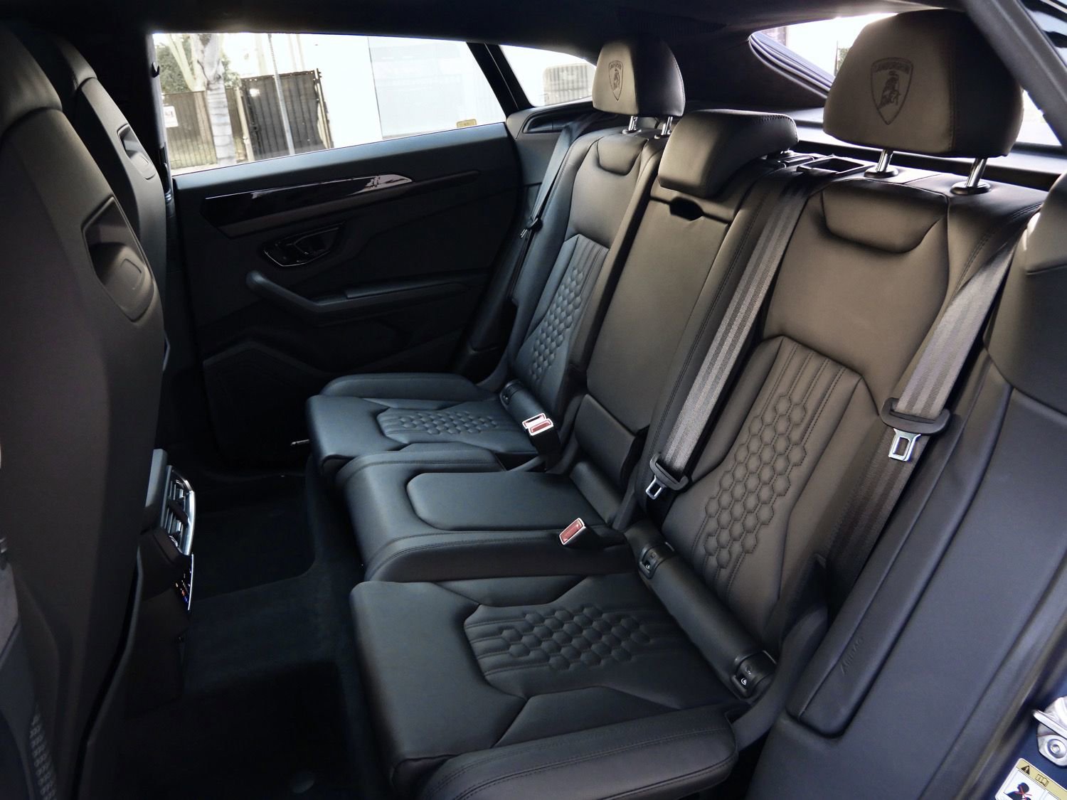 Used 2025 Lamborghini Urus SE image 6