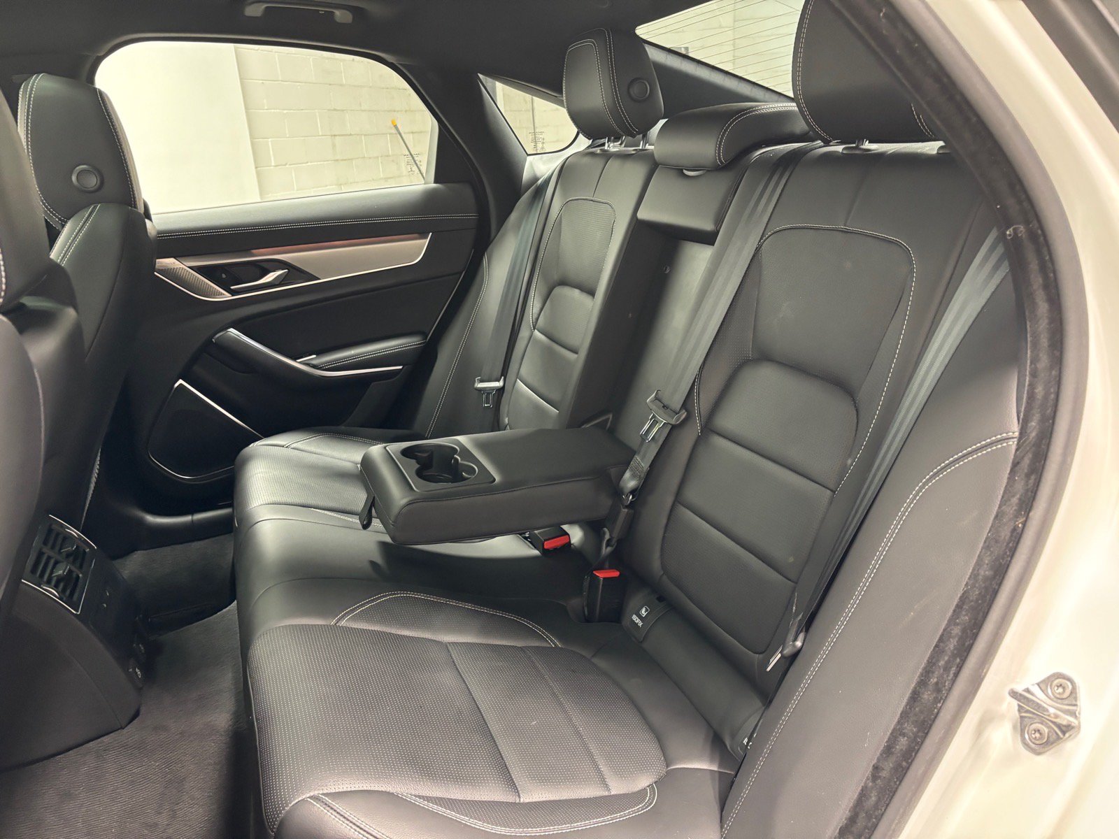 Used 2024 Jaguar XF R-Dynamic SE AWD/4WD image 25
