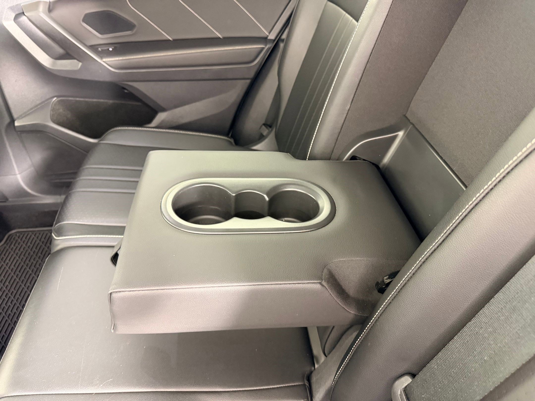 Used 2022 Volkswagen Tiguan SE AWD/4WD image 21