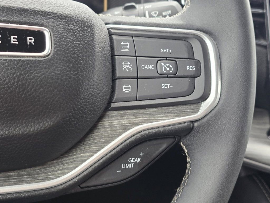 Used 2024 Jeep Wagoneer L Series II w/ Flexible Seating Group image 29