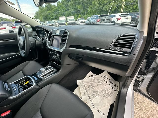 Used 2023 Chrysler 300 Touring w/ Sport Appearance Package RWD image 31