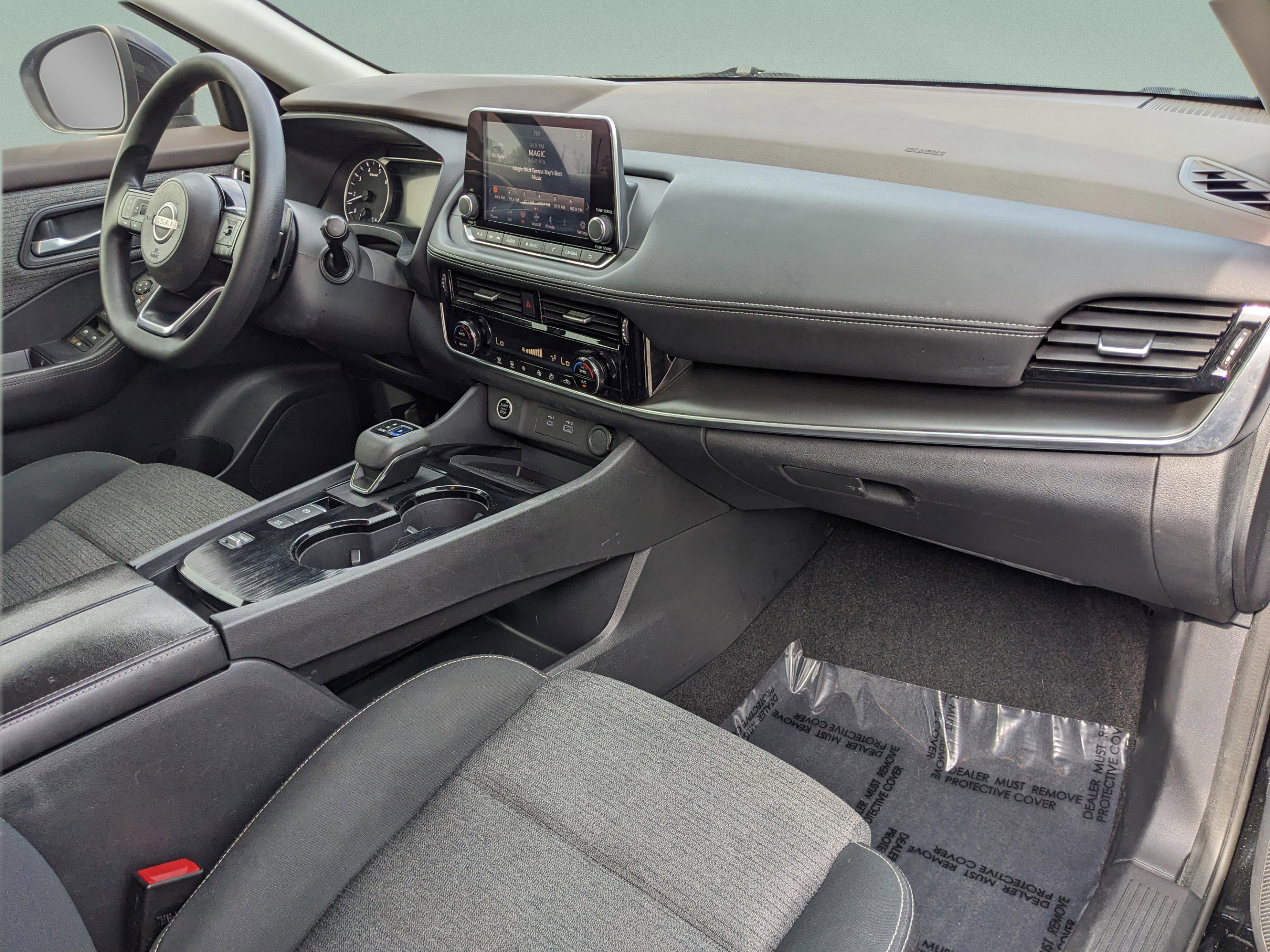 Used 2022 Nissan Rogue SV FWD image 16