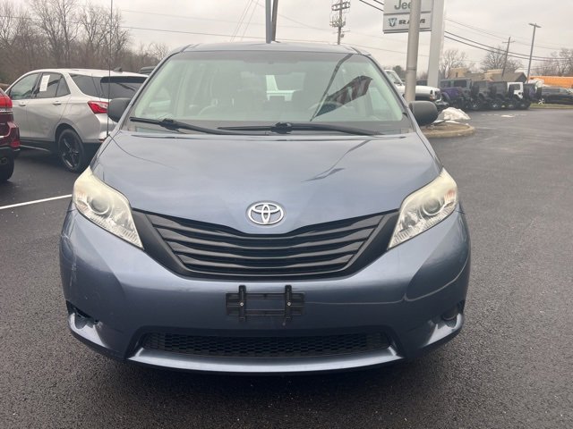 Used 2013 Toyota Sienna L image 26