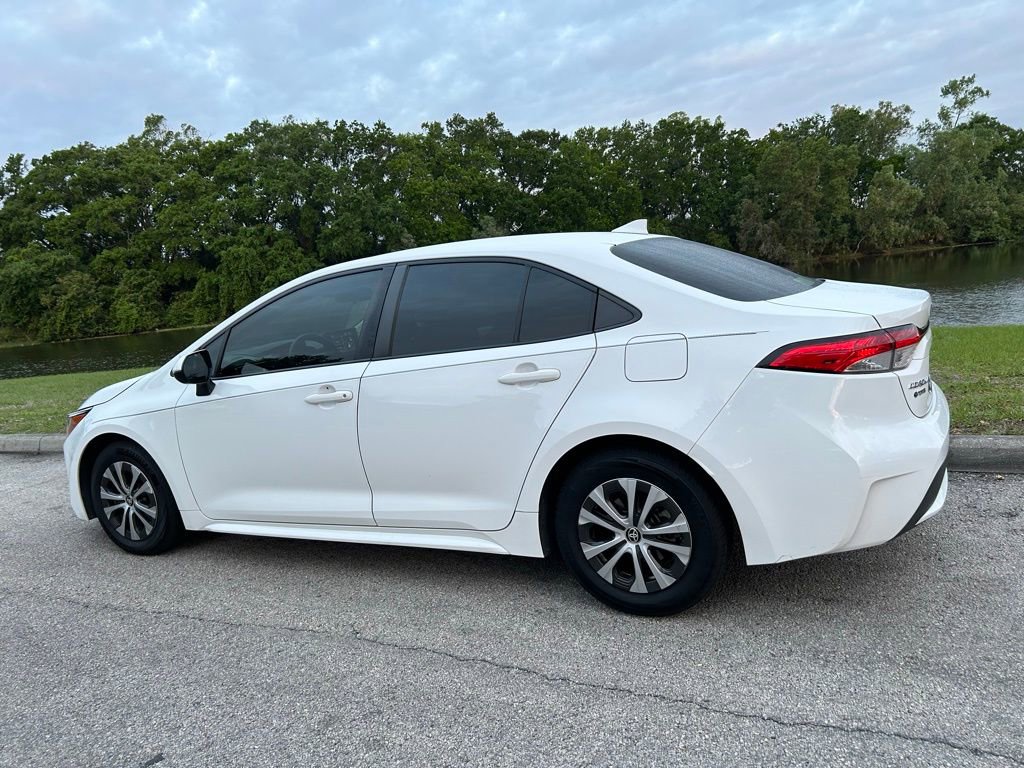 Used 2022 Toyota Corolla LE FWD image 3
