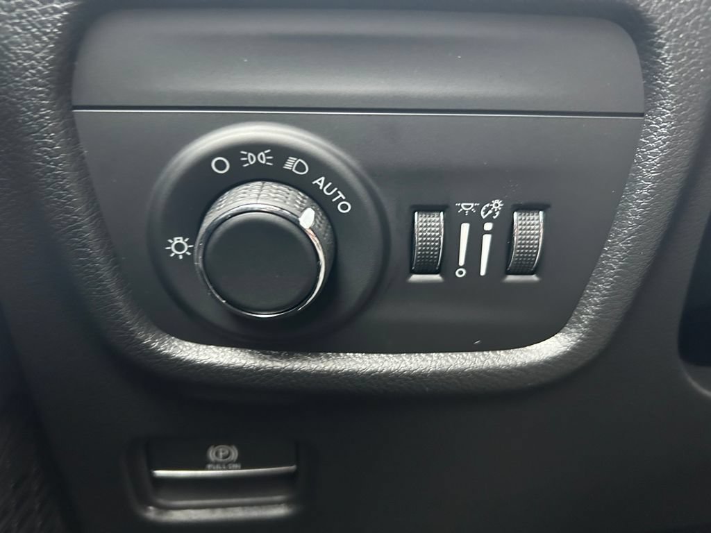 New 2025 Jeep Grand Cherokee Altitude AWD/4WD image 14