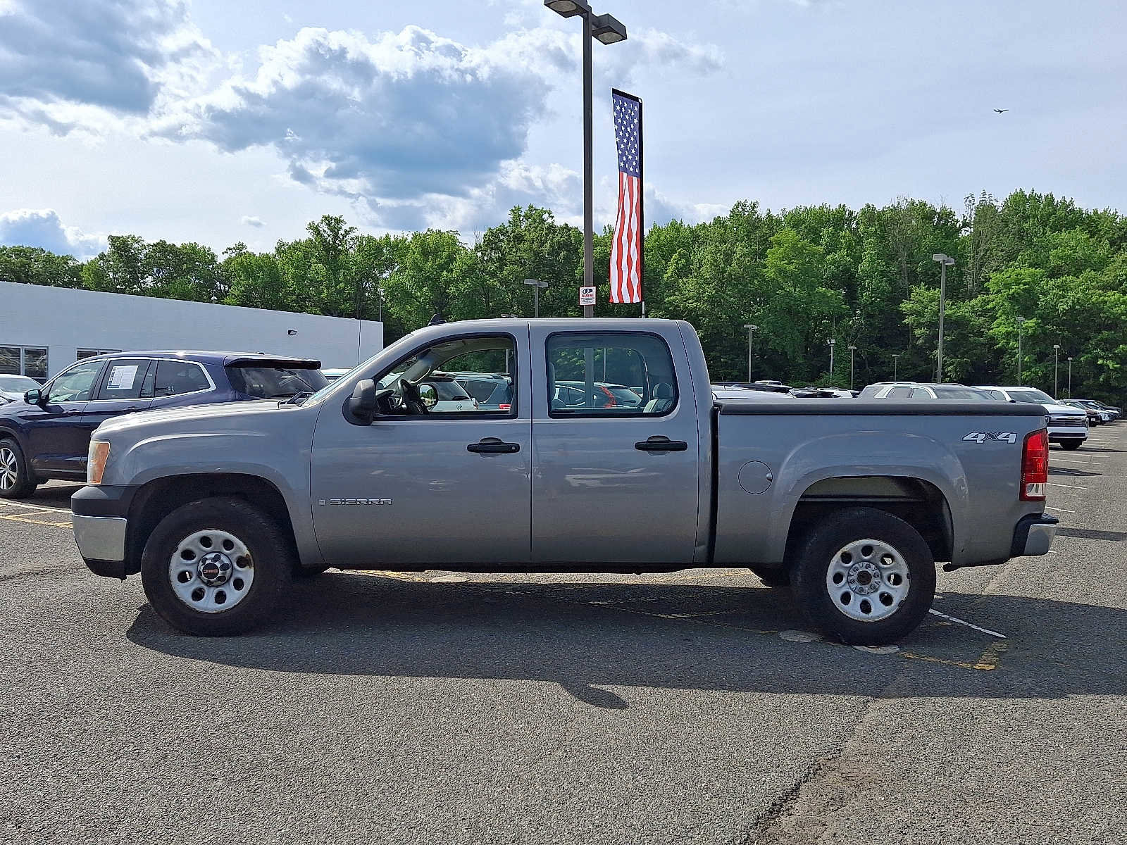 Used 2007 GMC Sierra 1500 W/T AWD/4WD image 4