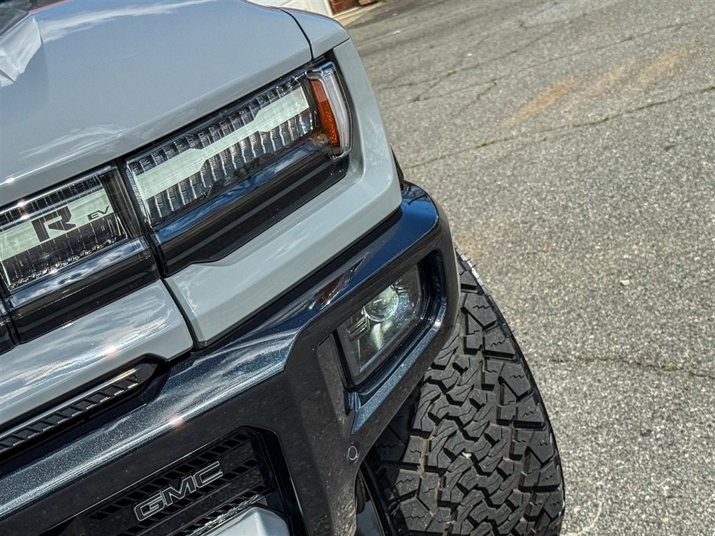 Used 2024 GMC Hummer EV 3X w/ LPO, Illumination Package image 11