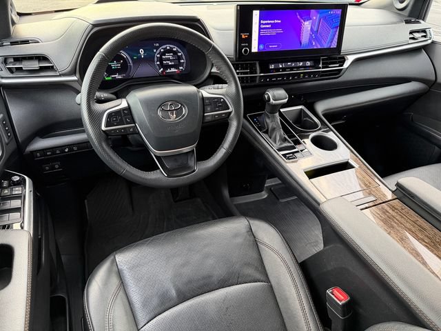 Certified 2025 Toyota Sienna Platinum AWD/4WD image 35