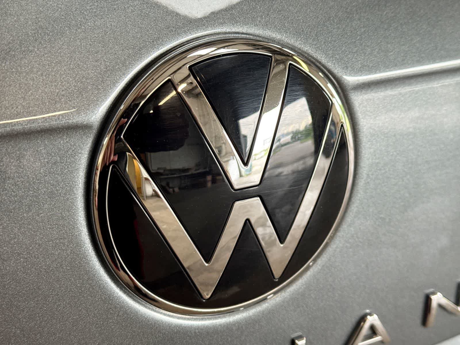 Used 2022 Volkswagen Tiguan SE R-Line FWD image 18