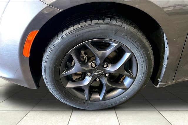 Used 2020 Chrysler Pacifica Touring w/ S Appearance Package image 9