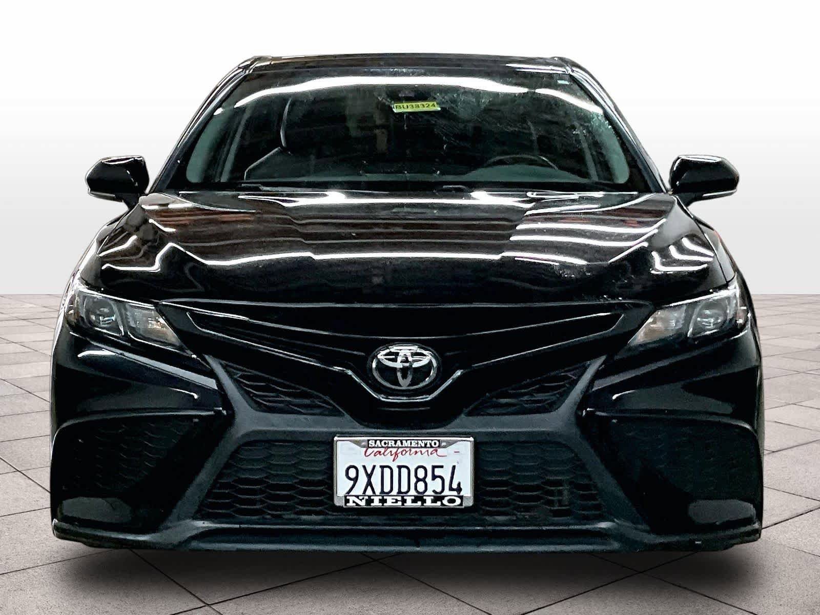 Used 2023 Toyota Camry SE FWD image 3
