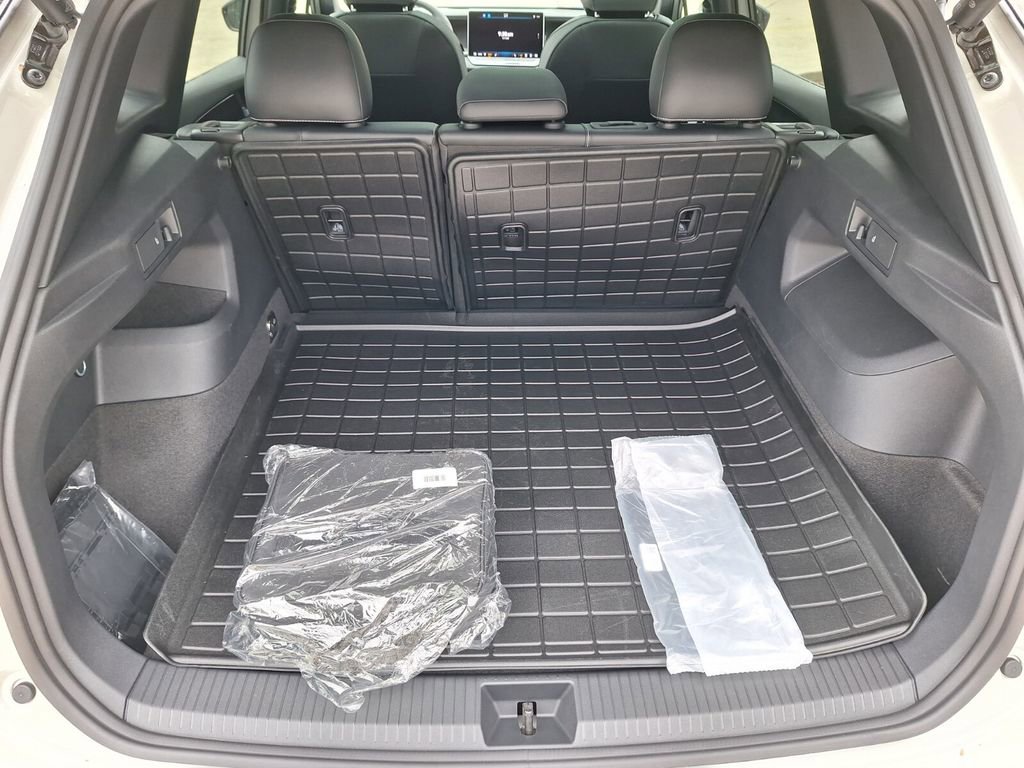 New 2026 Volkswagen Tiguan SE R-Line image 24