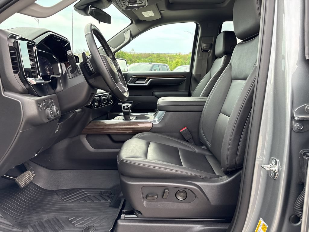 Used 2026 Chevrolet Silverado 1500 RST w/ RST All Star Premium Package AWD/4WD image 14