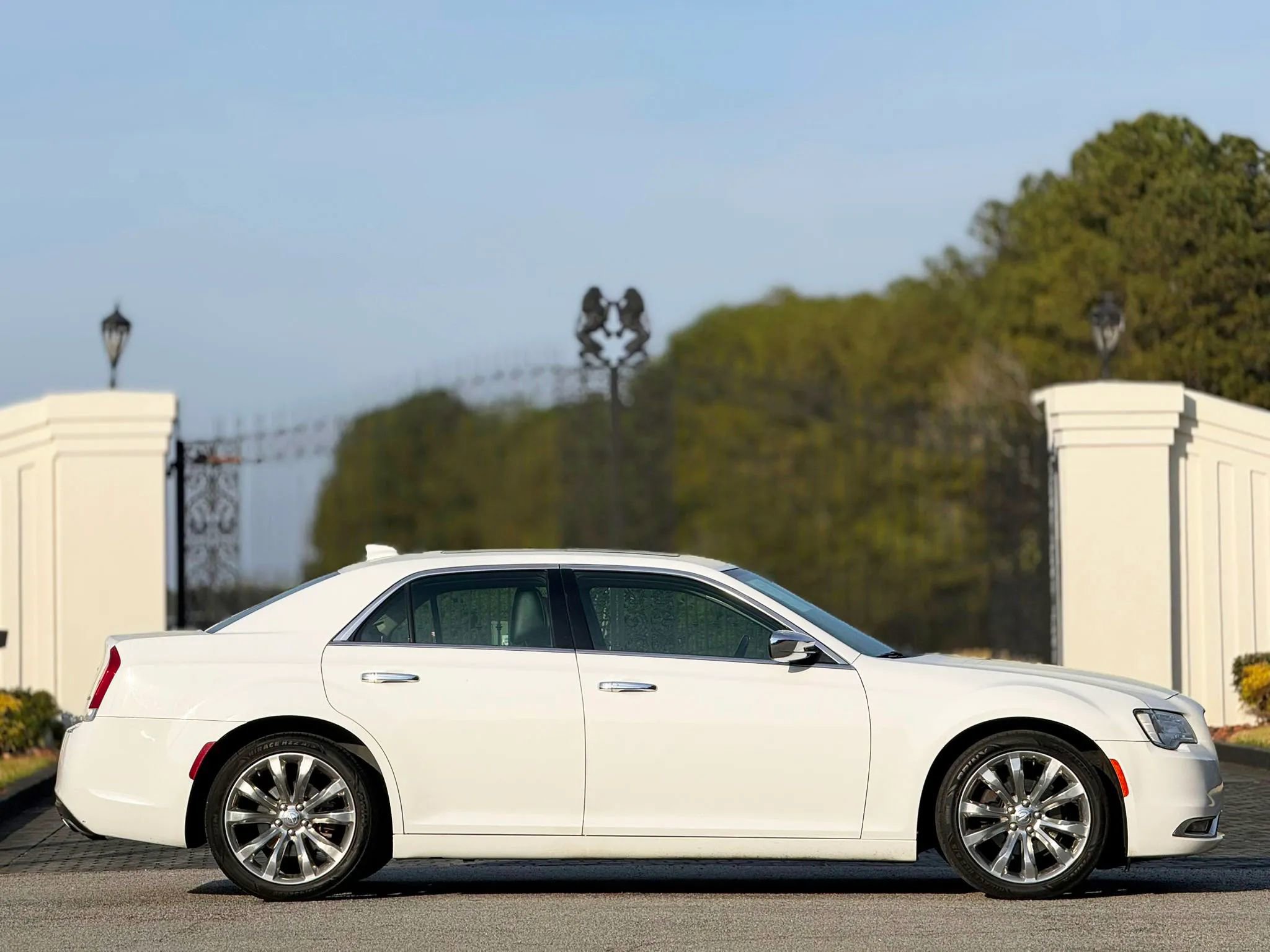 Used 2020 Chrysler 300 Limited image 6