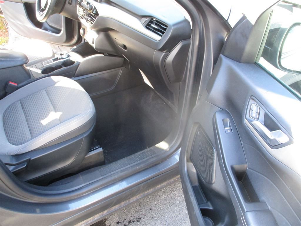 Used 2021 Ford Escape SE w/ SE Sport Appearance Package image 11