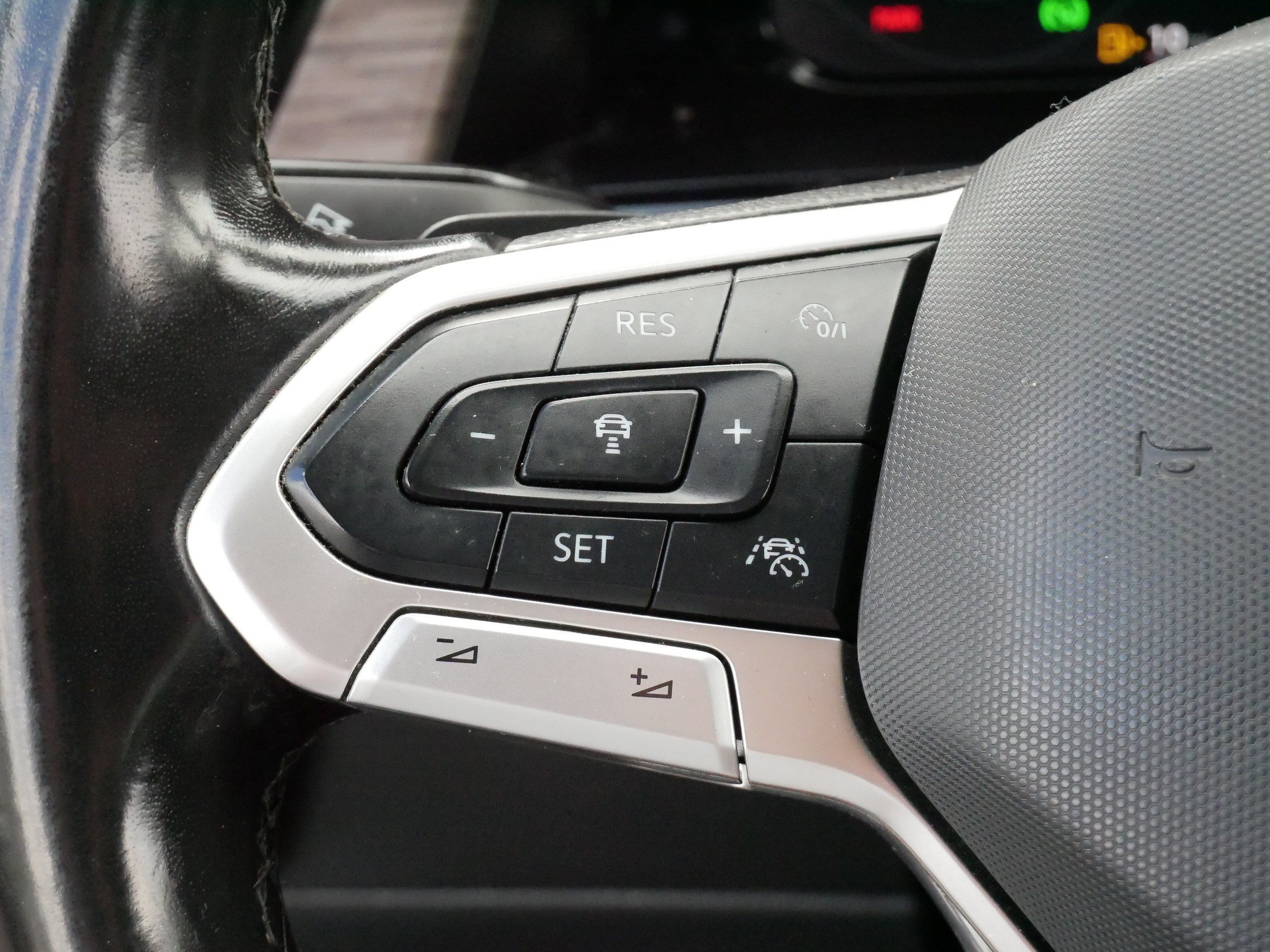 Used 2024 Volkswagen Atlas SEL Premium R-Line AWD/4WD image 25