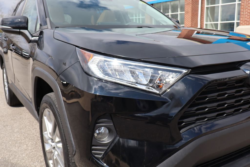 Used 2020 Toyota RAV4 XLE Premium image 4