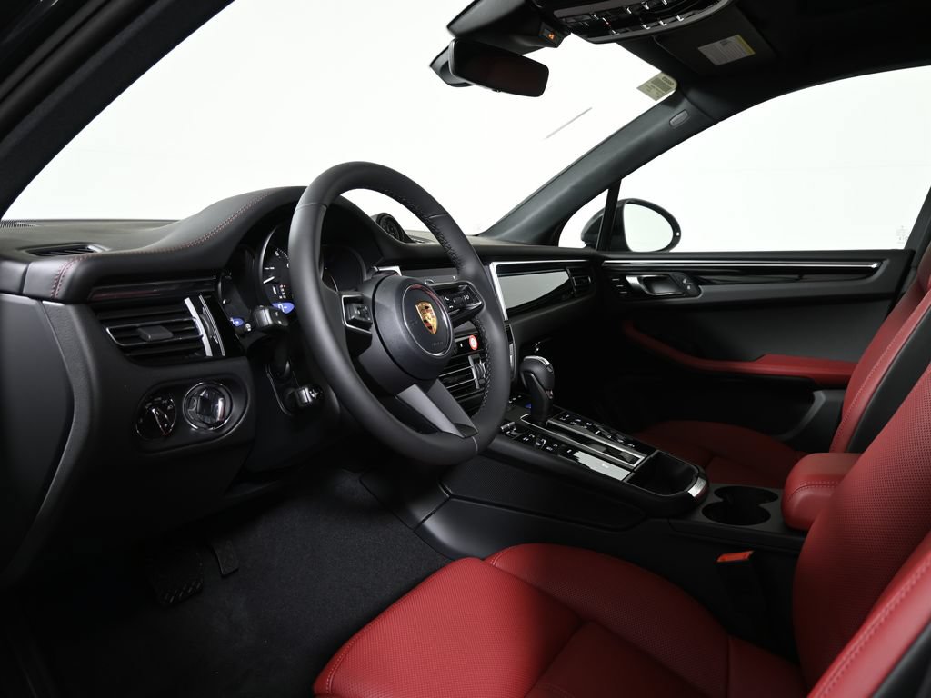Used 2026 Porsche Macan AWD/4WD image 4