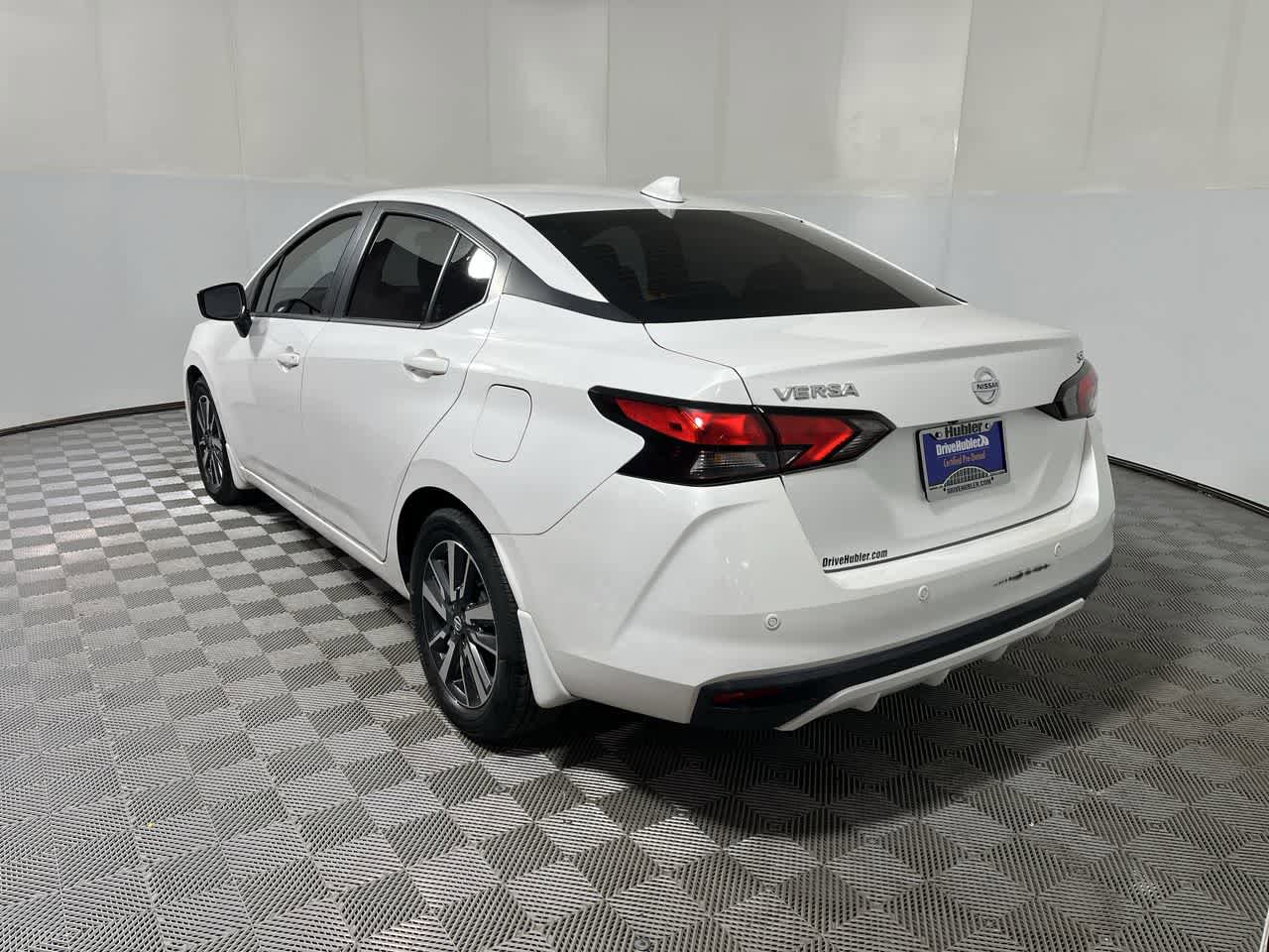 Used 2022 Nissan Versa SV FWD image 6