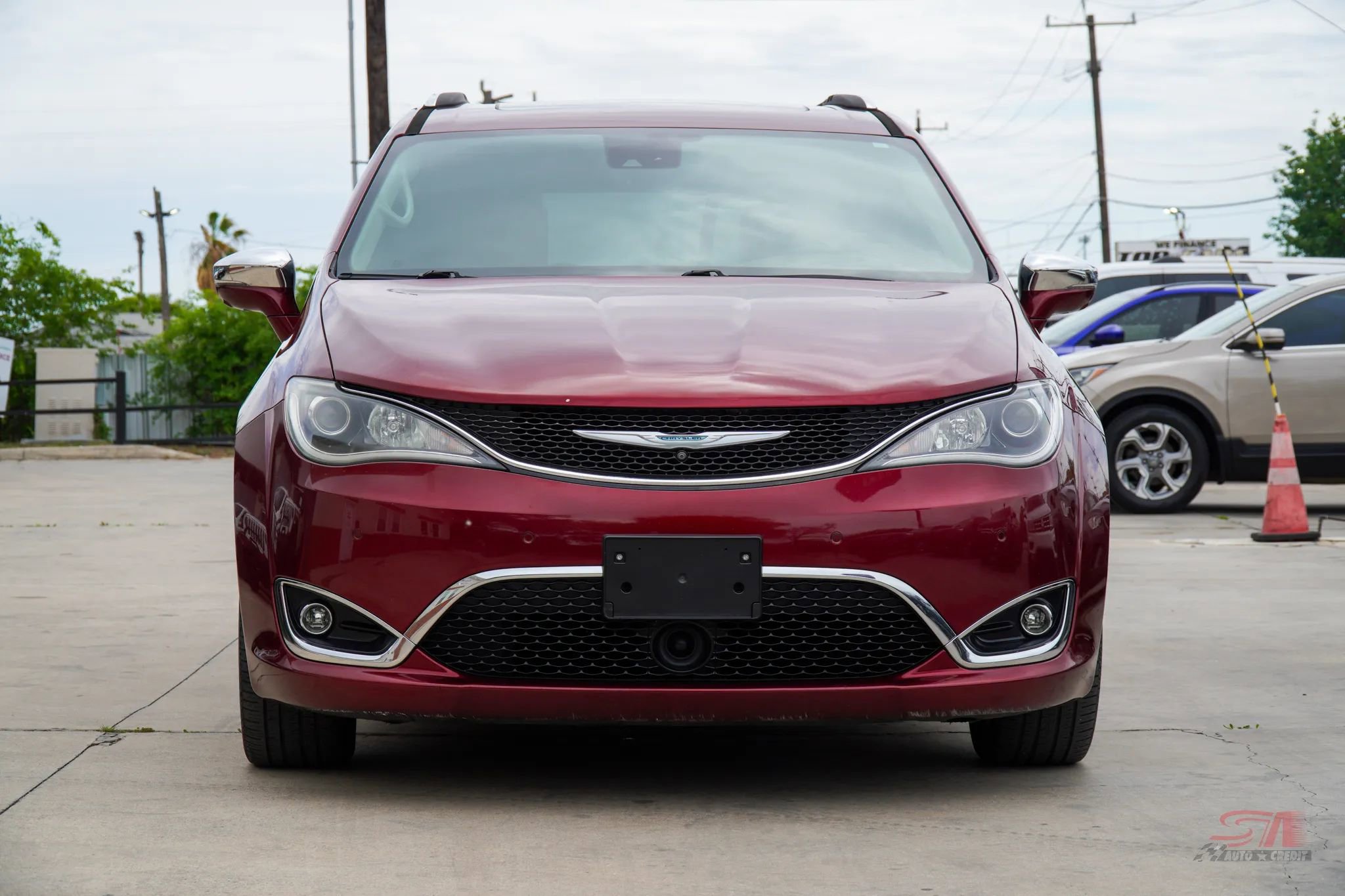 Used 2017 Chrysler Pacifica Limited image 2