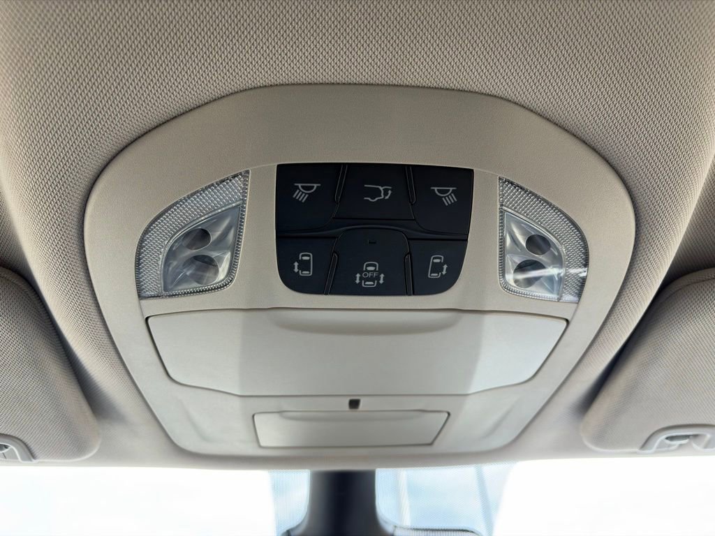 Used 2023 Chrysler Pacifica Touring-L image 26