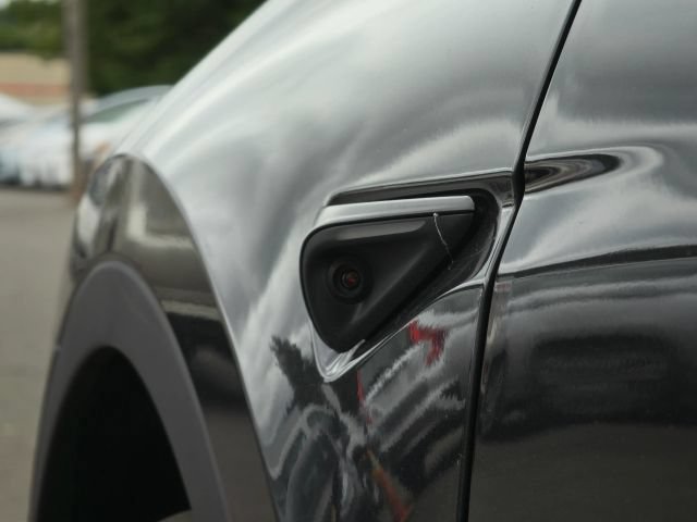 Used 2025 Tesla Model Y Long Range AWD/4WD image 17