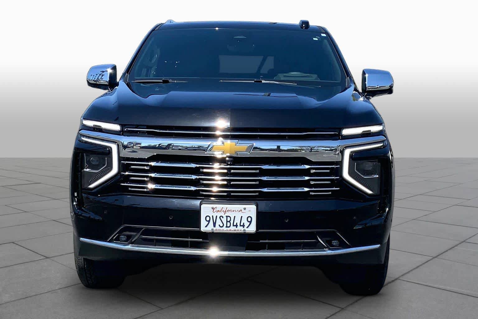 Used 2025 Chevrolet Suburban Premier RWD image 3