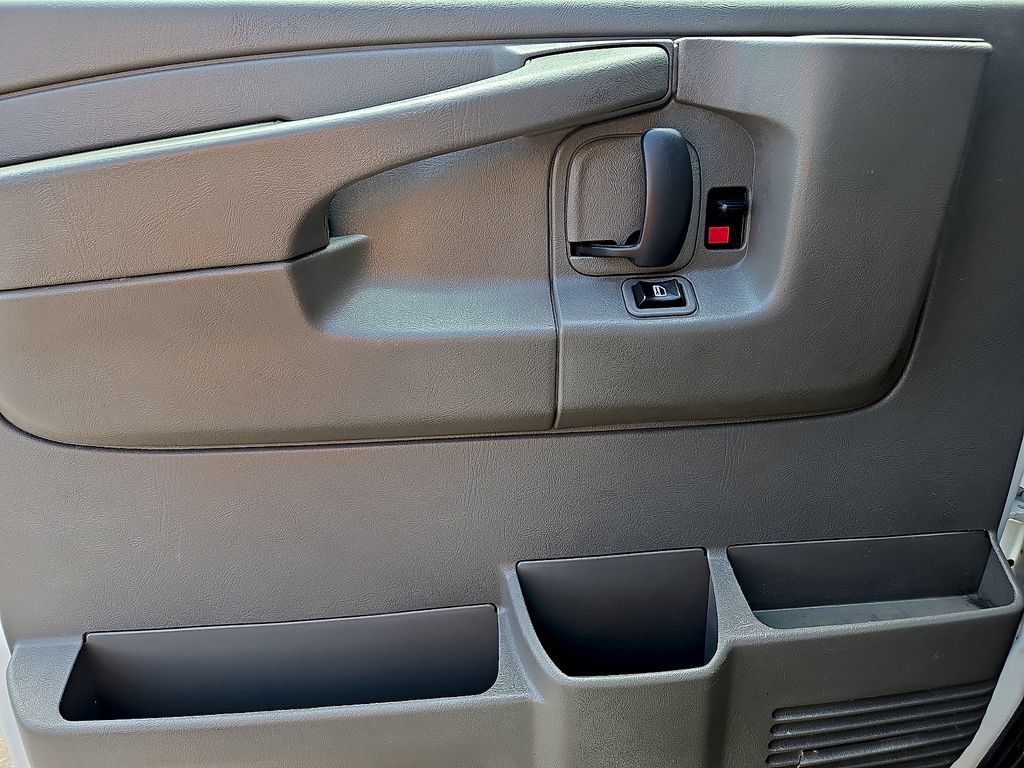 Used 2011 Chevrolet Express 1500 RWD image 17
