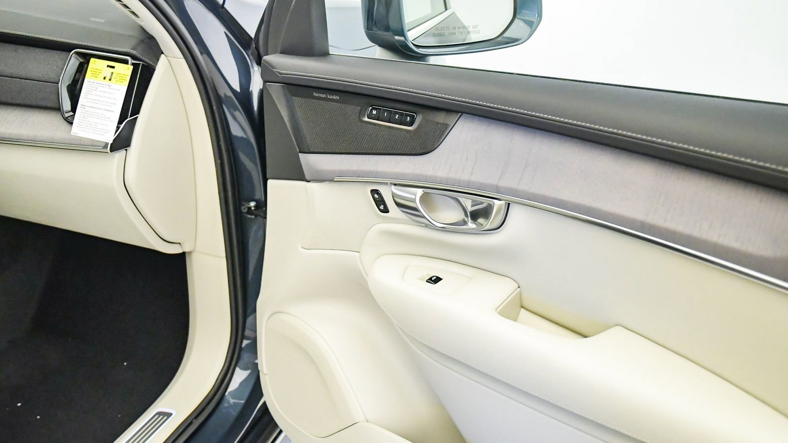 New 2026 Volvo XC90 T8 Ultra w/ Protection Package image 19